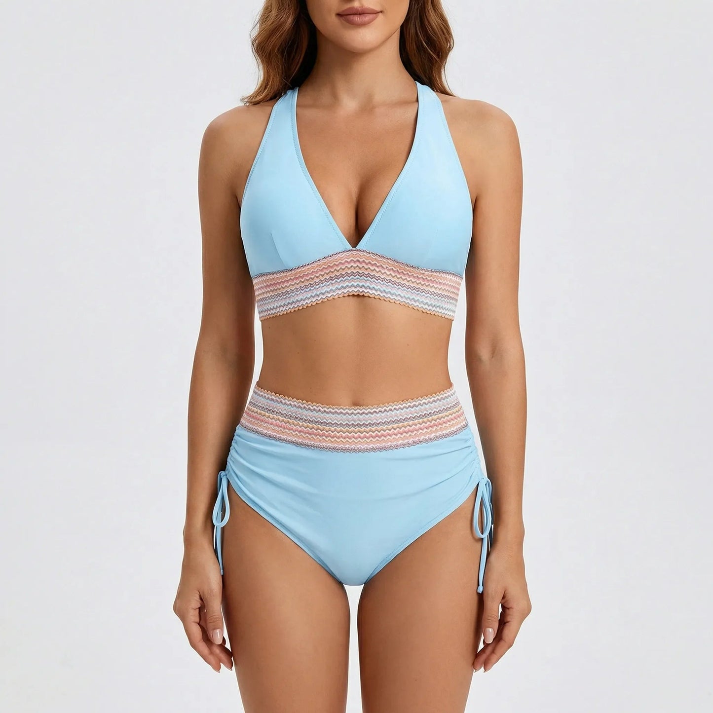 Självsäker Strandlook | Högmidjad Baddräkt med Stil