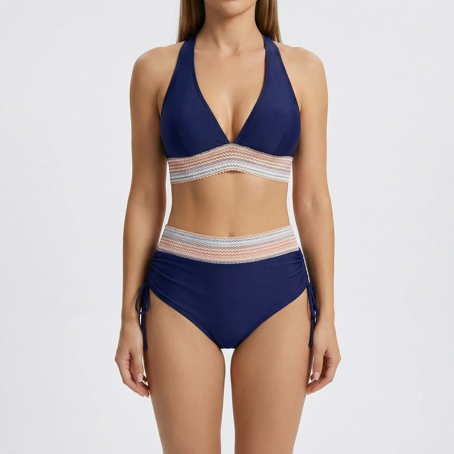 Självsäker Strandlook | Högmidjad Baddräkt med Stil