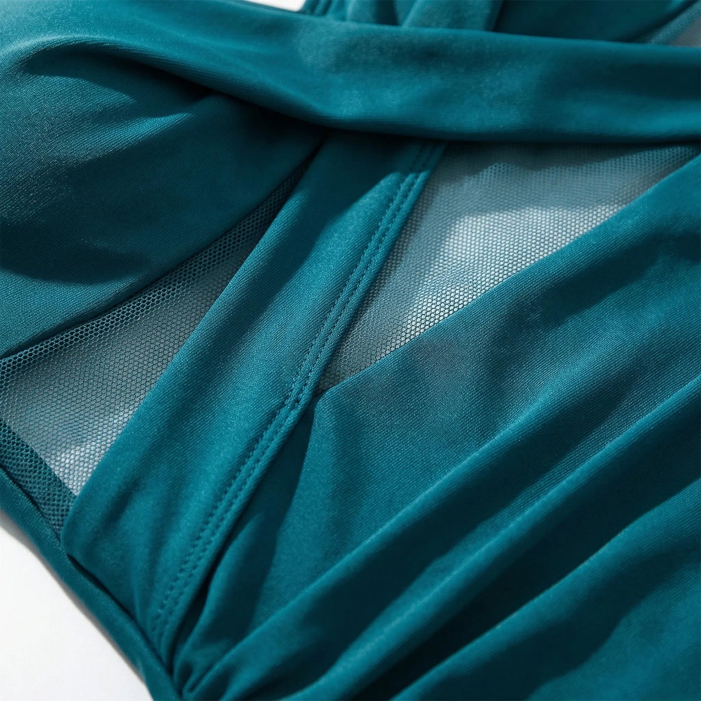 Snygg Baddräkt för Damer | Formande Design & Trendiga Detaljer