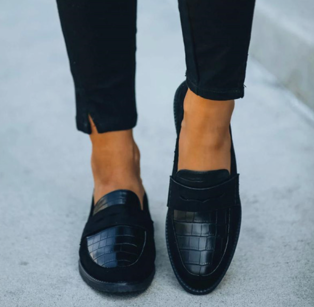 Krokopräglade loafers för kvinnor