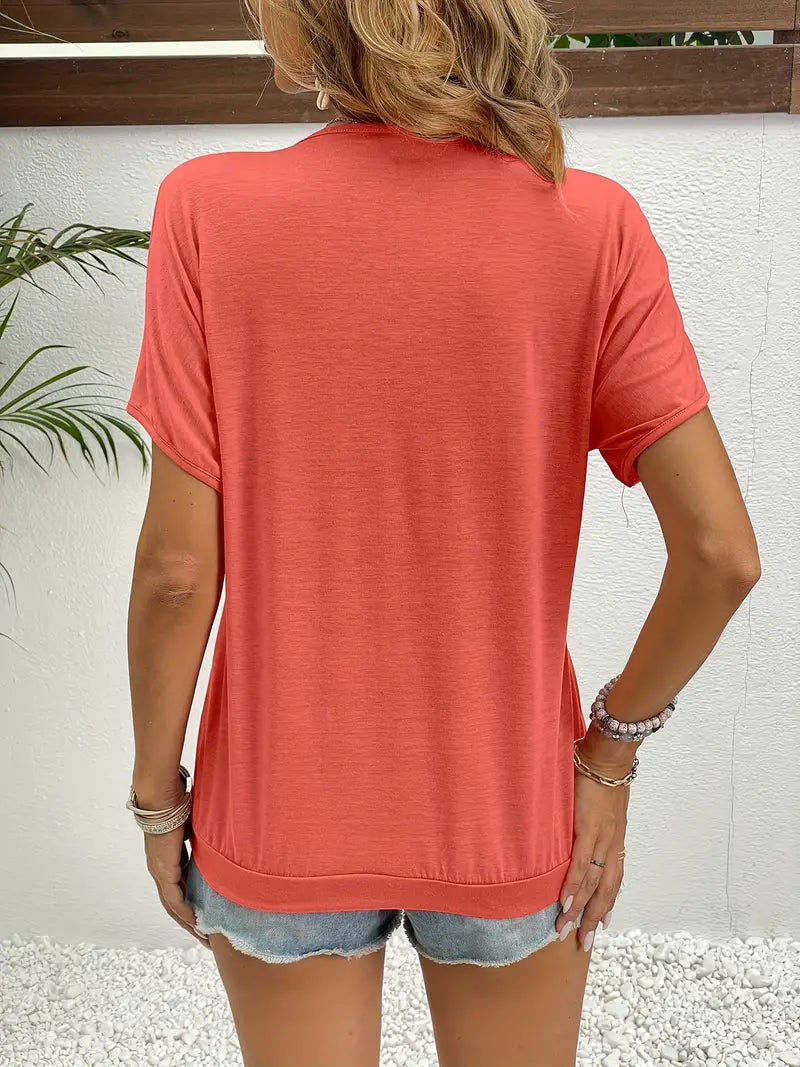 Sophie - T-shirt med V-ringning och unikt broderi
