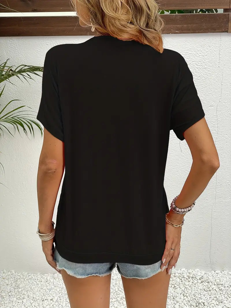 Sophie - T-shirt med V-ringning och unikt broderi