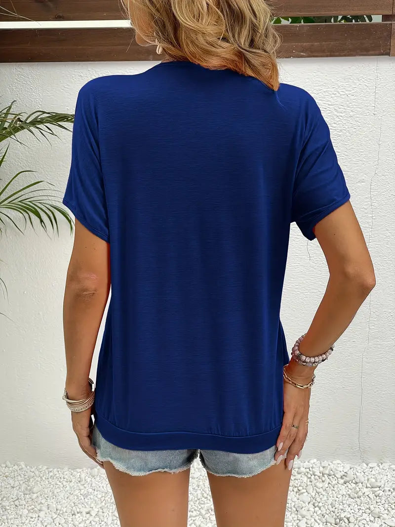 Sophie - T-shirt med V-ringning och unikt broderi
