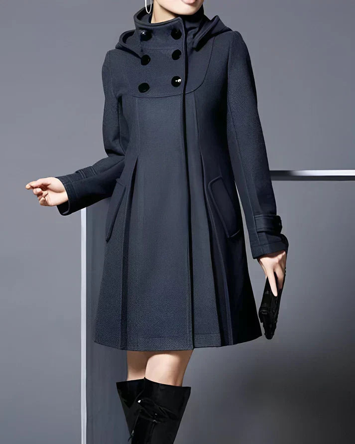 Sapphire – Elegant ullkappa med huva