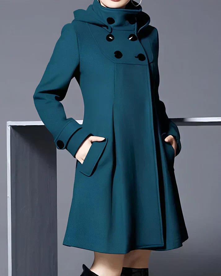 Sapphire – Elegant ullkappa med huva