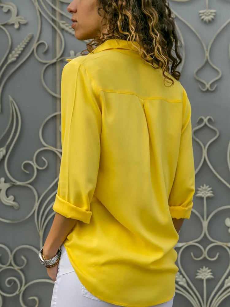 Klassisk Blus med Skarp Design för En Stilren Look