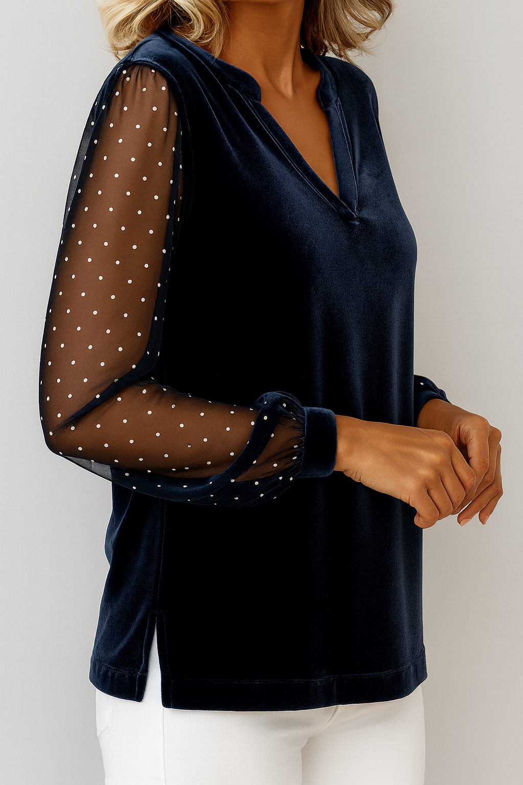 Elegant Blus med Unika Ärmar och Finsnitt