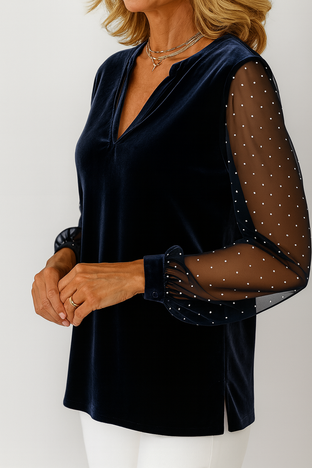 Elegant Blus med Unika Ärmar och Finsnitt