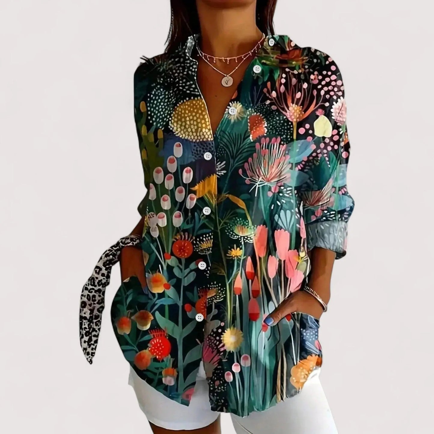 Solig Blus med Blommig Akvarelldesign