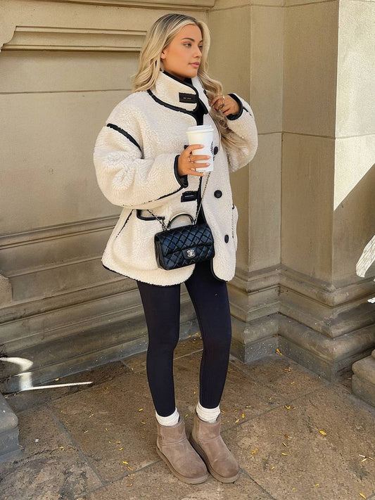 Varm Teddy Jakke til Kvinder med Moderne Kontrastdesign