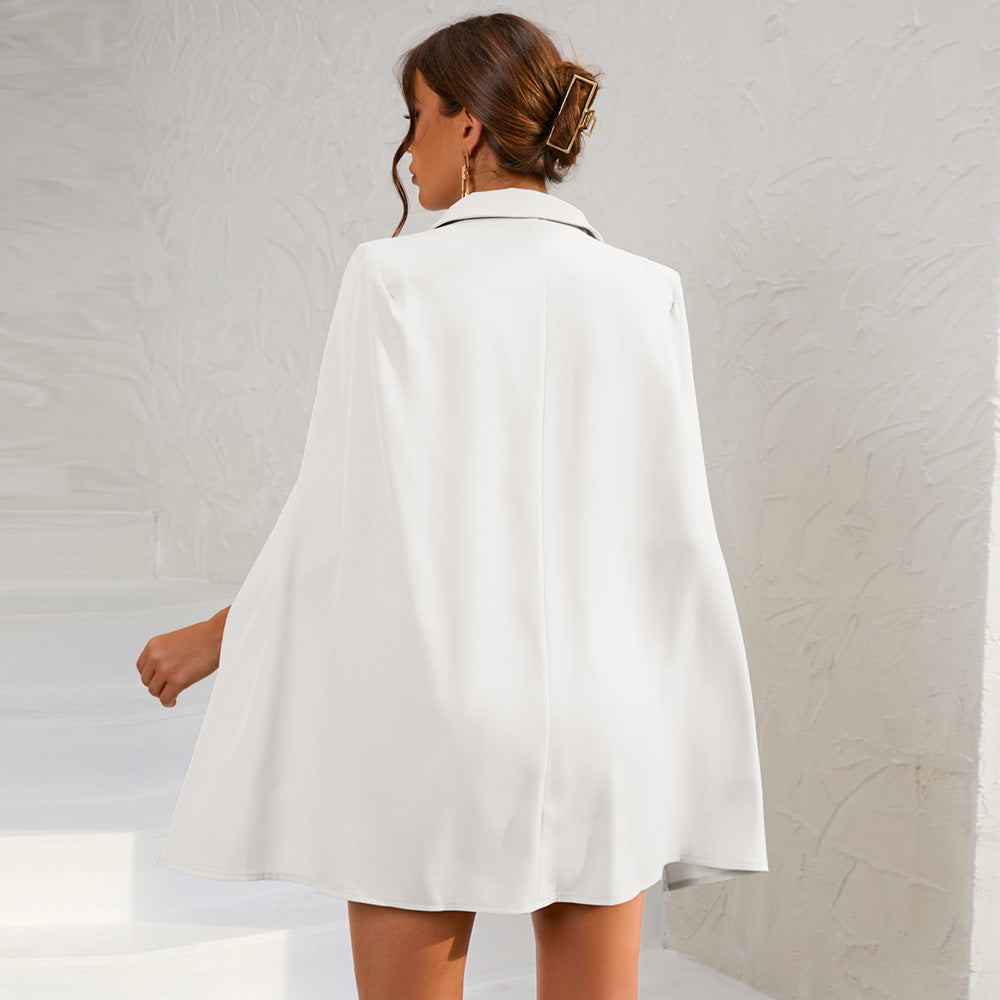 Cleo | Elegant cape-blazer miniklänning med gulddetaljer