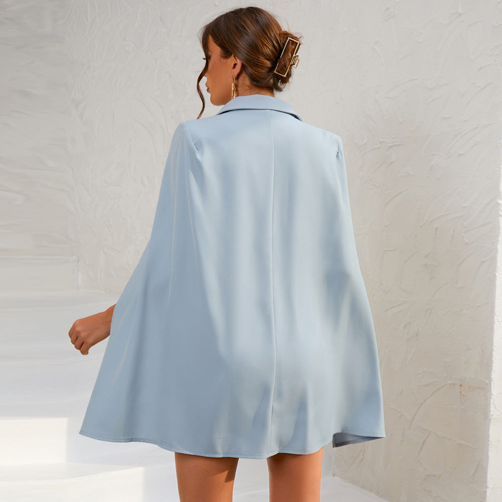 Cleo | Elegant cape-blazer miniklänning med gulddetaljer