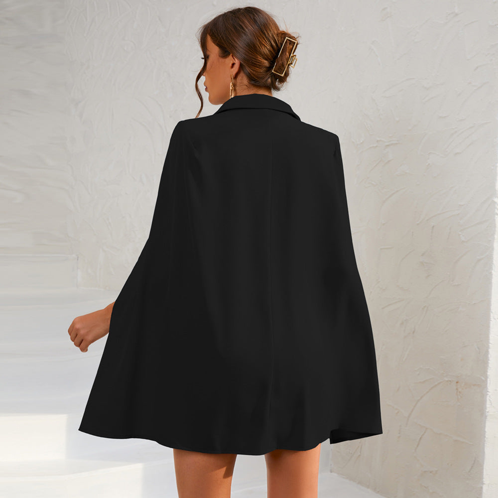 Cleo | Elegant cape-blazer miniklänning med gulddetaljer