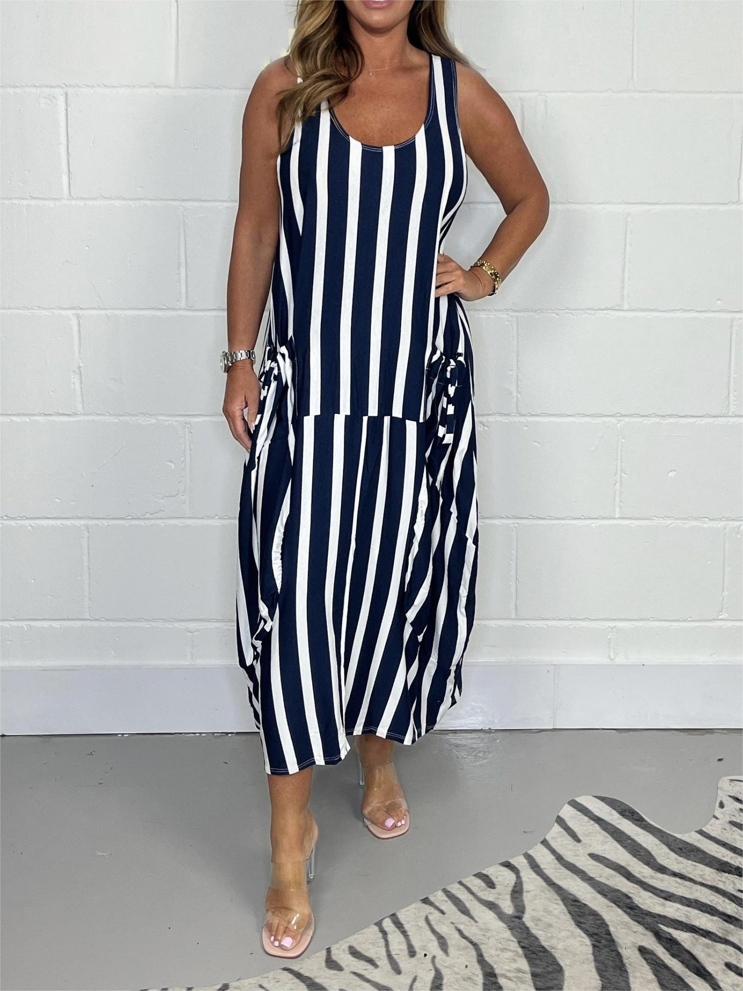 Mira | Oversized Klänning med Midjeband och Fickor