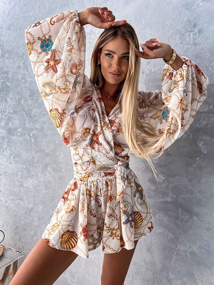 Feminin sommardröm med blommönster och långa ärmar