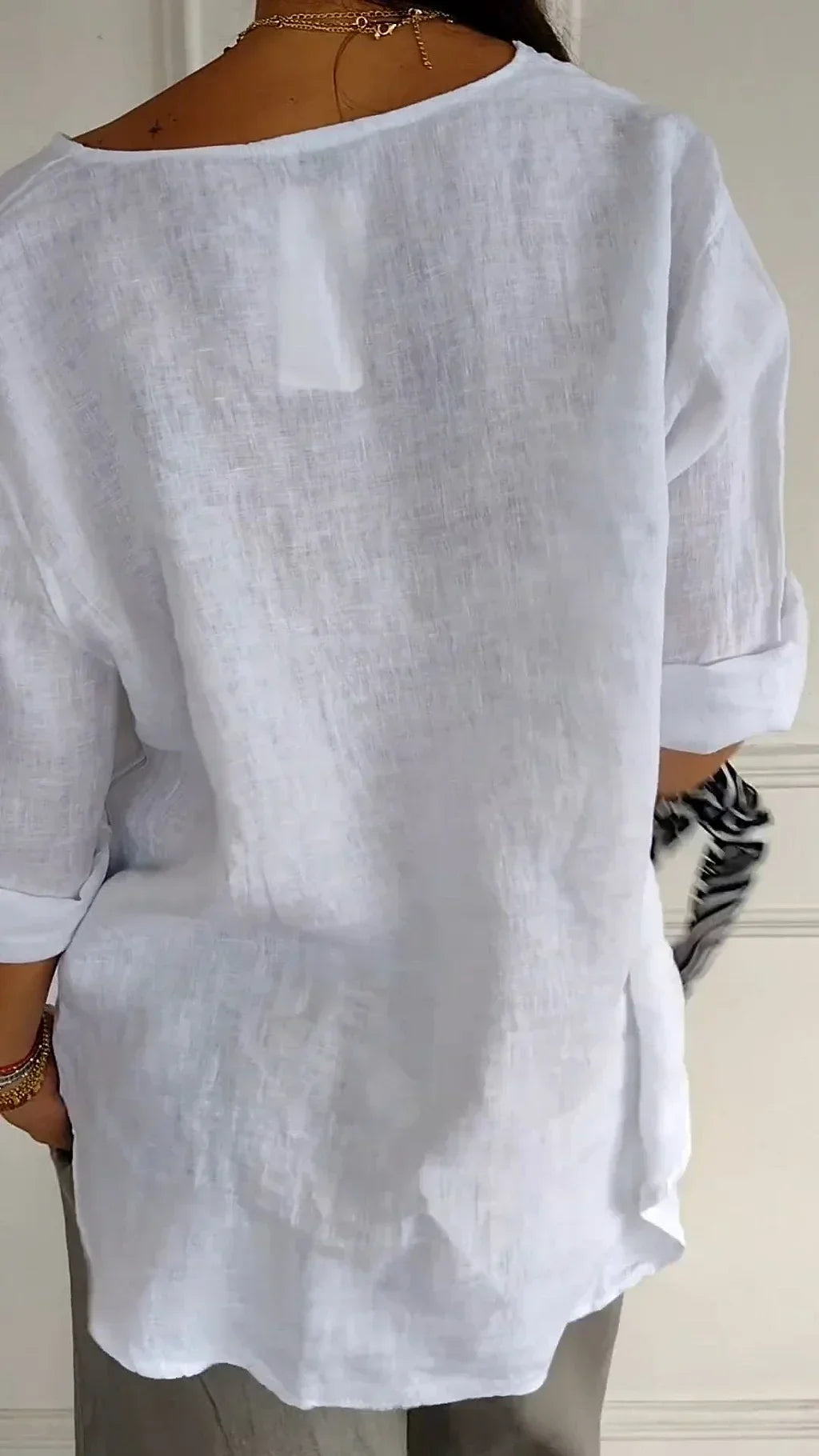 Sofistikeret V-Hals T-shirt i Bæredygtige Materialer