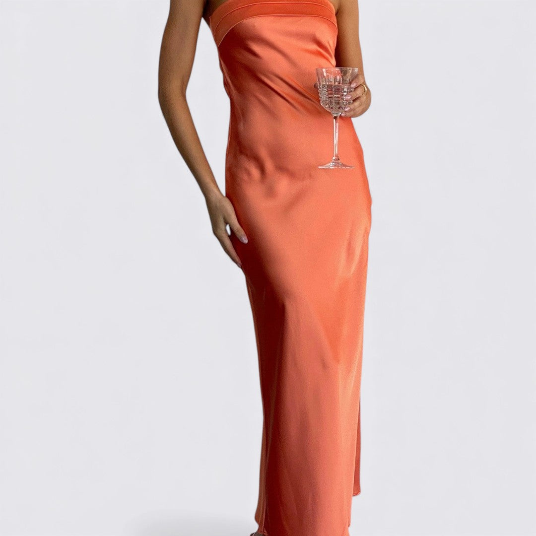 Damekjole med stropper – ærmeløs – figursyet lang