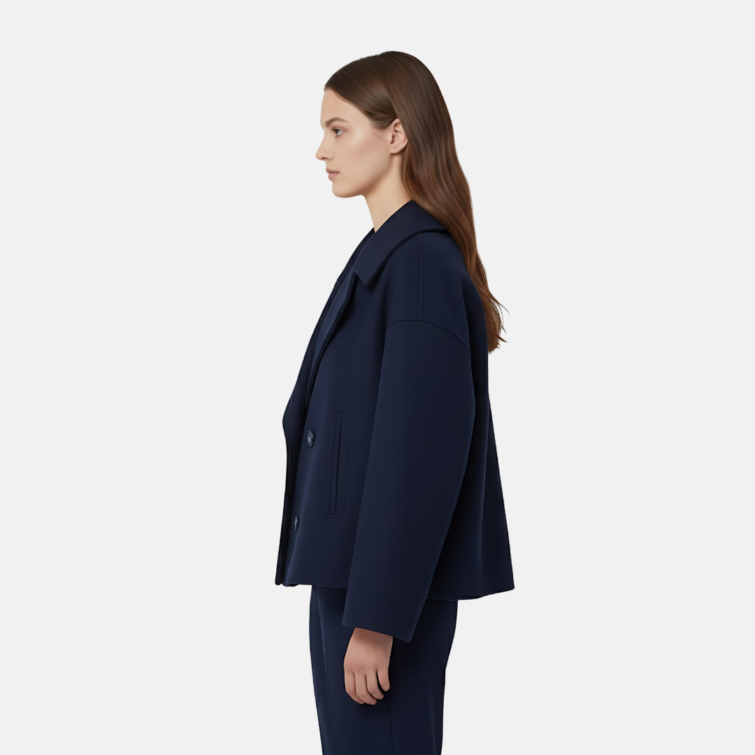 Damefrakke med knaplukning – Kort skåret – Klassisk snit