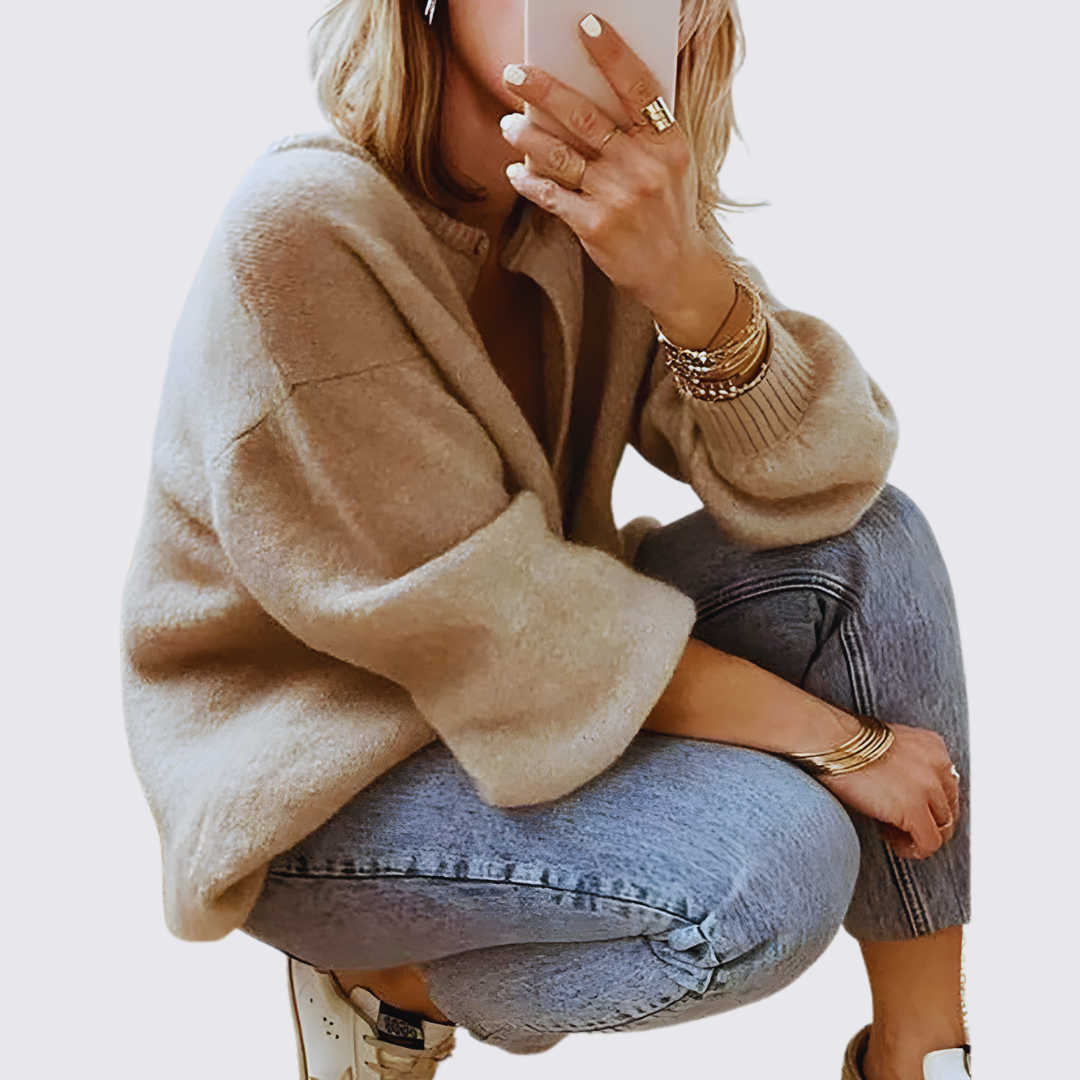 Dame strikjakke med knaplukning – Oversize strikjakke – Løst snit