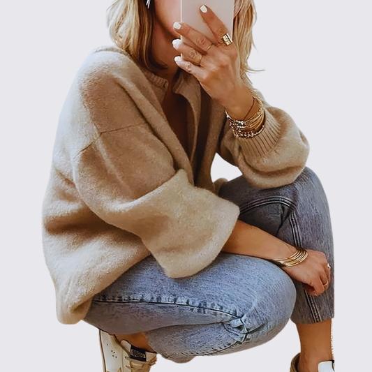 Dame strikjakke med knaplukning – Oversize strikjakke – Løst snit