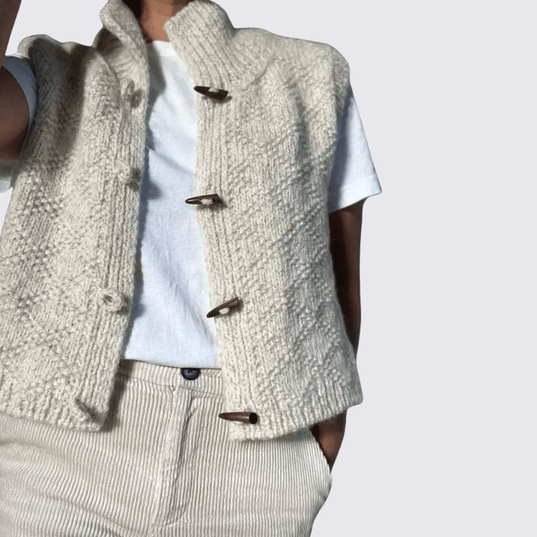 Dame vest med knaplukning – strik vest – ståkrave