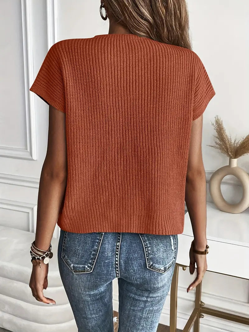 Maja - Strikket Sweater med Elegant Udsnit