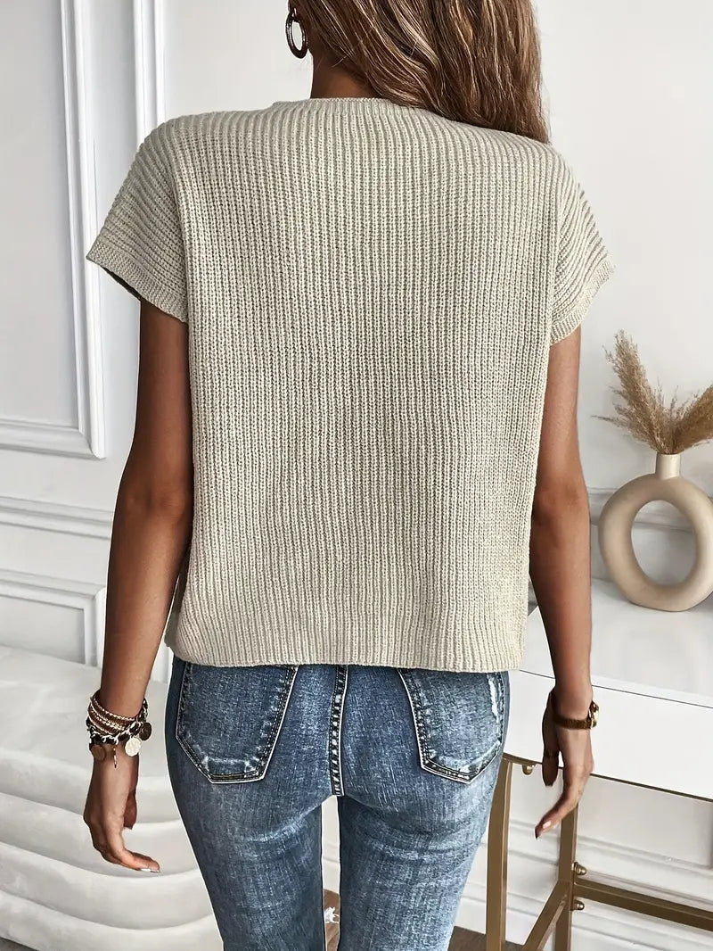Maja - Strikket Sweater med Elegant Udsnit