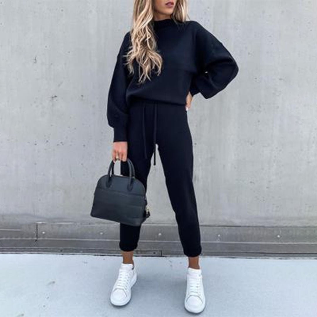 Elegant Lounge Sæt med Sweatshirt og Bukser – Din Stilsikre Vej til Afslapning