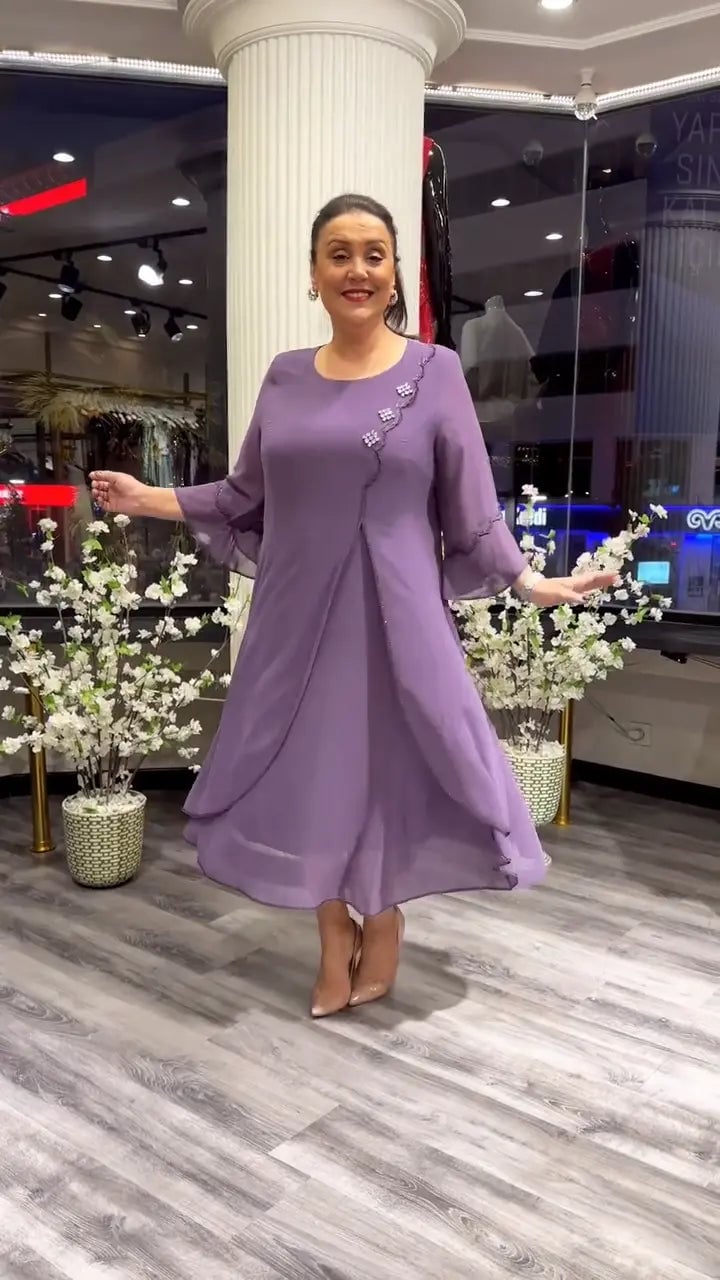 Aurora – Elegant Chiffon Kjole med Rund Hals