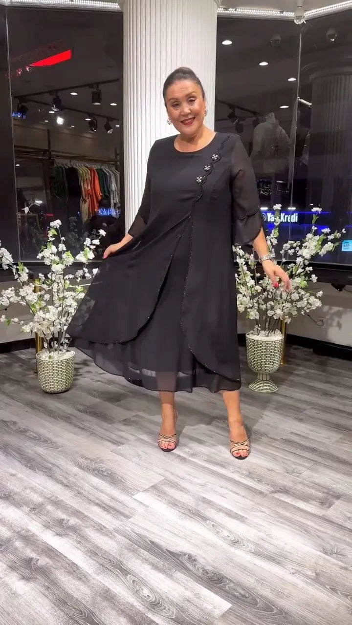 Aurora – Elegant Chiffon Kjole med Rund Hals
