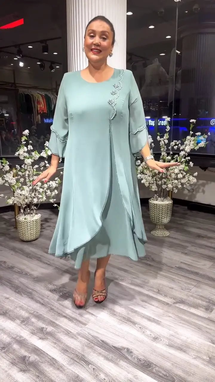 Aurora – Elegant Chiffon Kjole med Rund Hals