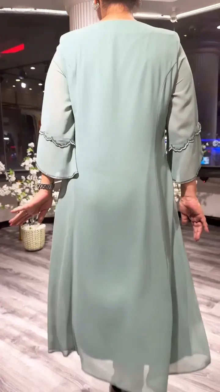 Aurora – Elegant Chiffon Kjole med Rund Hals