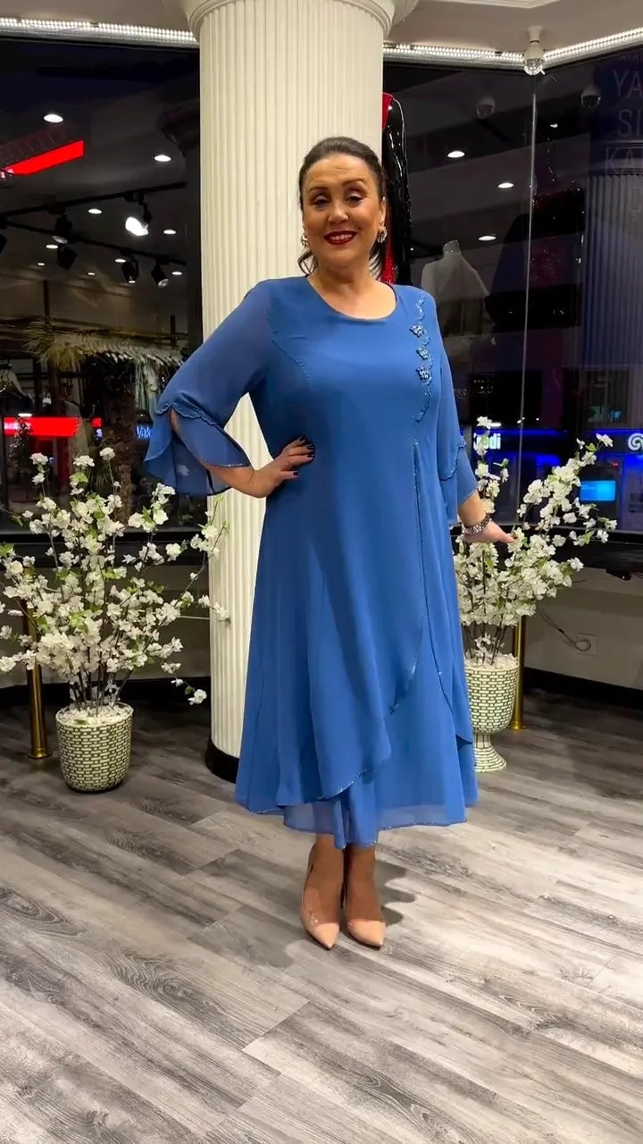 Aurora – Elegant Chiffon Kjole med Rund Hals