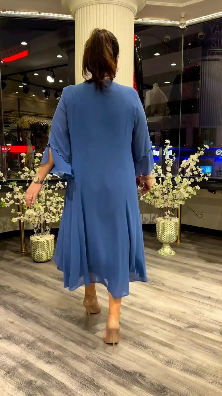 Aurora – Elegant Chiffon Kjole med Rund Hals