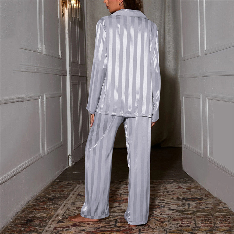 Silkig Lugn | Elegant Satin Pyjamaset för Avkoppling
