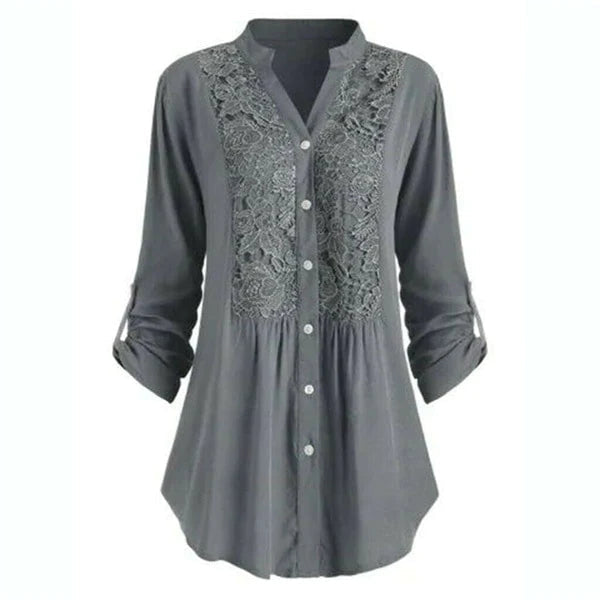 Astrid – Elegant blus med puffärmar och läckra spetsdetaljer