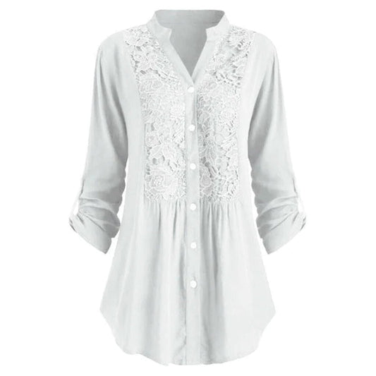 Astrid – Elegant blus med puffärmar och läckra spetsdetaljer