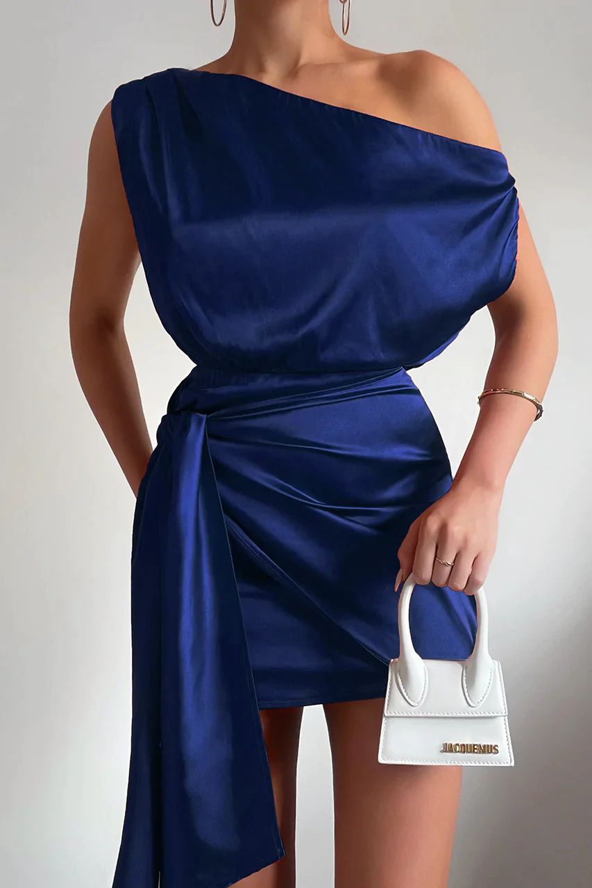 Chic Mini Kjole med Elegante Linjer