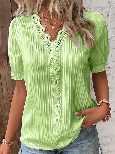 Sofistikeret V-Hals Bluse med Delikat Blonde