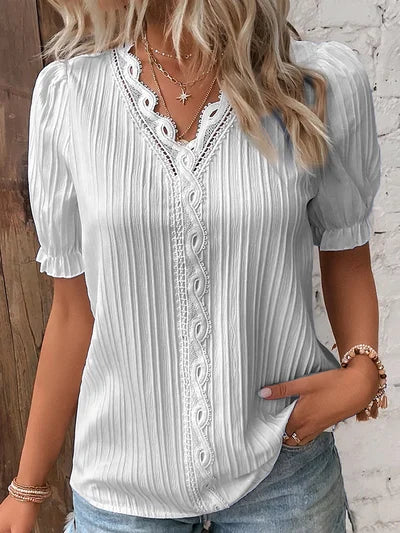 Sofistikeret V-Hals Bluse med Delikat Blonde