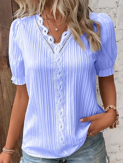 Sofistikeret V-Hals Bluse med Delikat Blonde