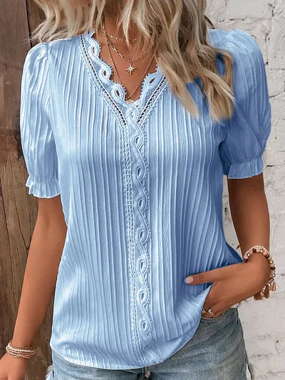 Sofistikeret V-Hals Bluse med Delikat Blonde