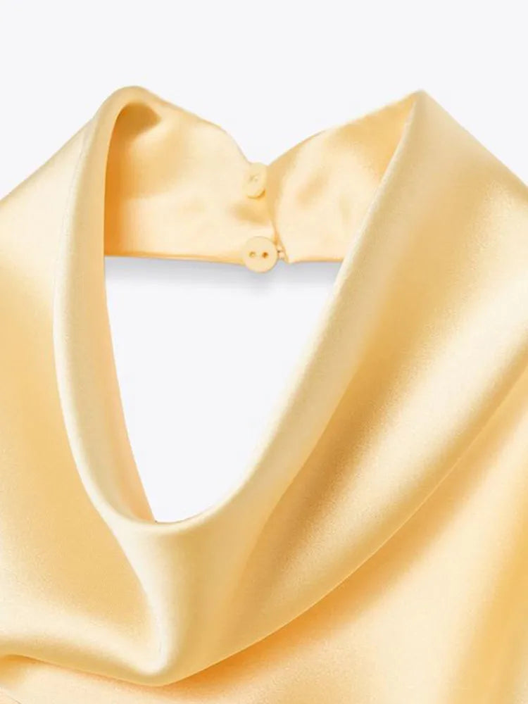 Satinlook halterneck top med flydende elegance