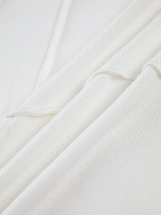 Feminint designet langærmet bluse med rynkedetaljer