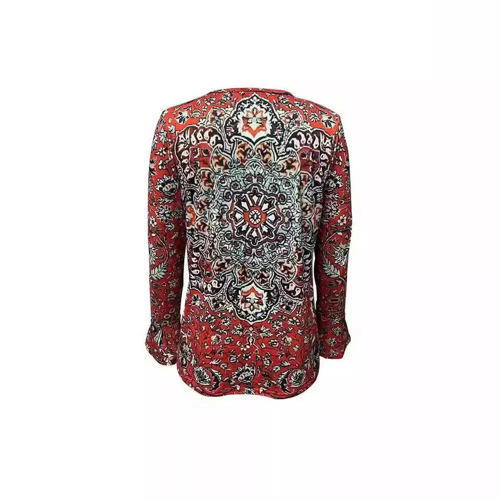 Sienna – Vår-T-shirt med Färgglad Tie-Dye och Elegant V-ringning