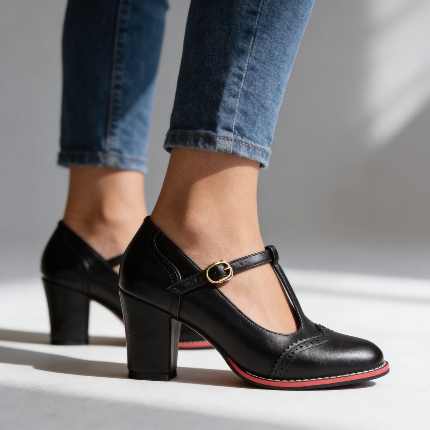Elysia | Eleganta Mary Janes med T-Riemen och Stabil Klack