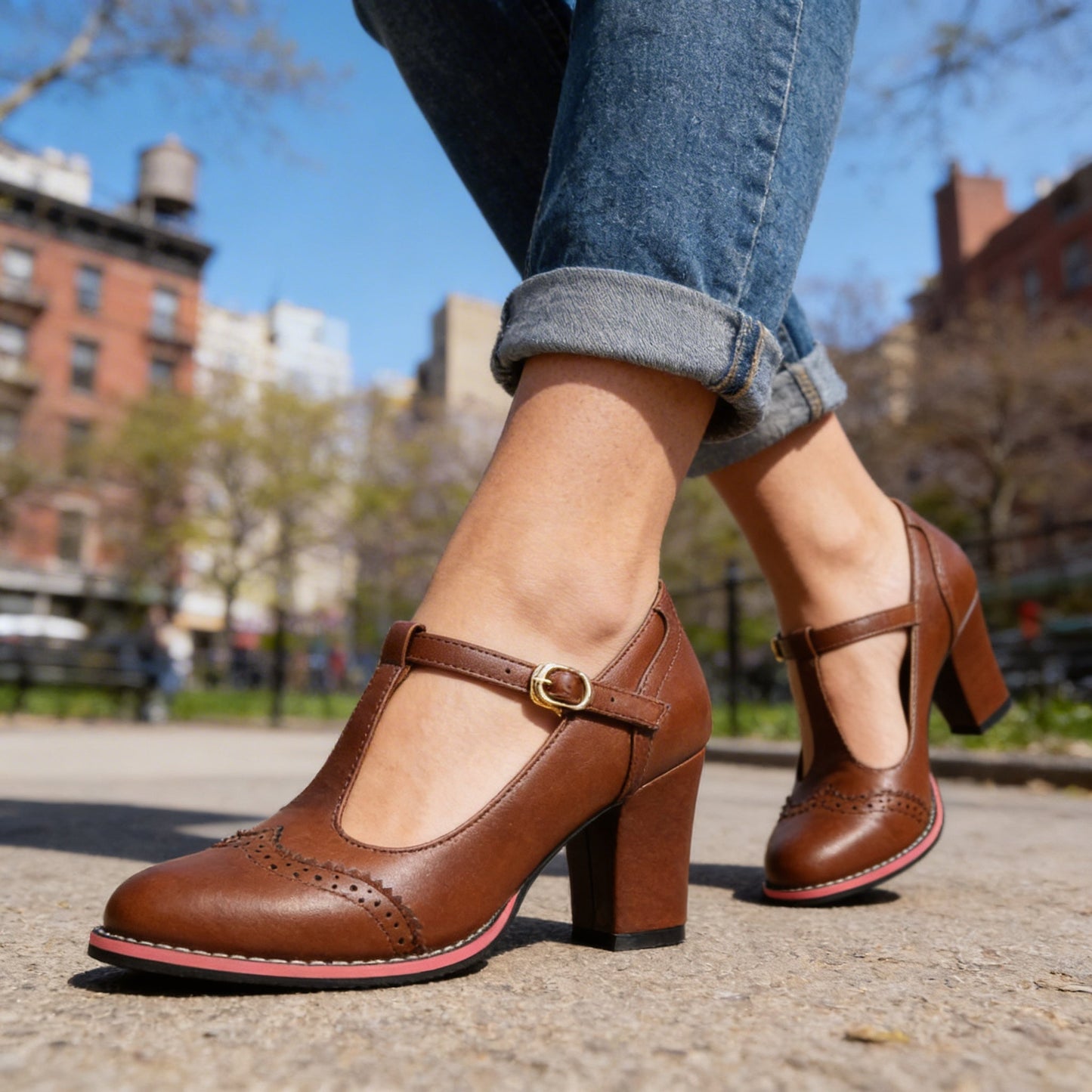 Elysia | Eleganta Mary Janes med T-Riemen och Stabil Klack