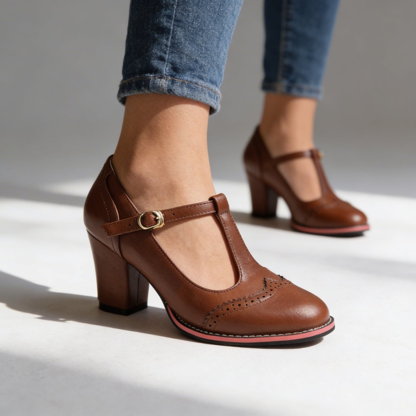 Elysia | Eleganta Mary Janes med T-Riemen och Stabil Klack
