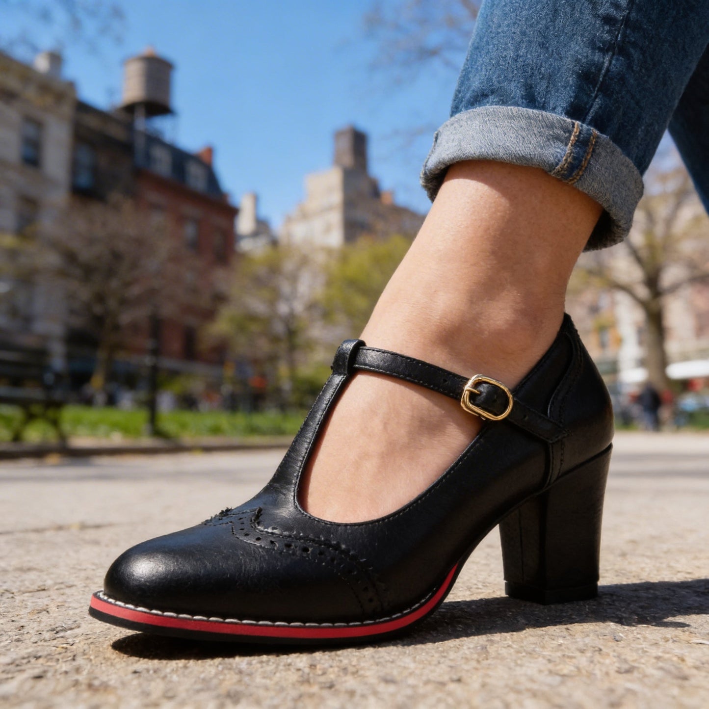 Elysia | Eleganta Mary Janes med T-Riemen och Stabil Klack