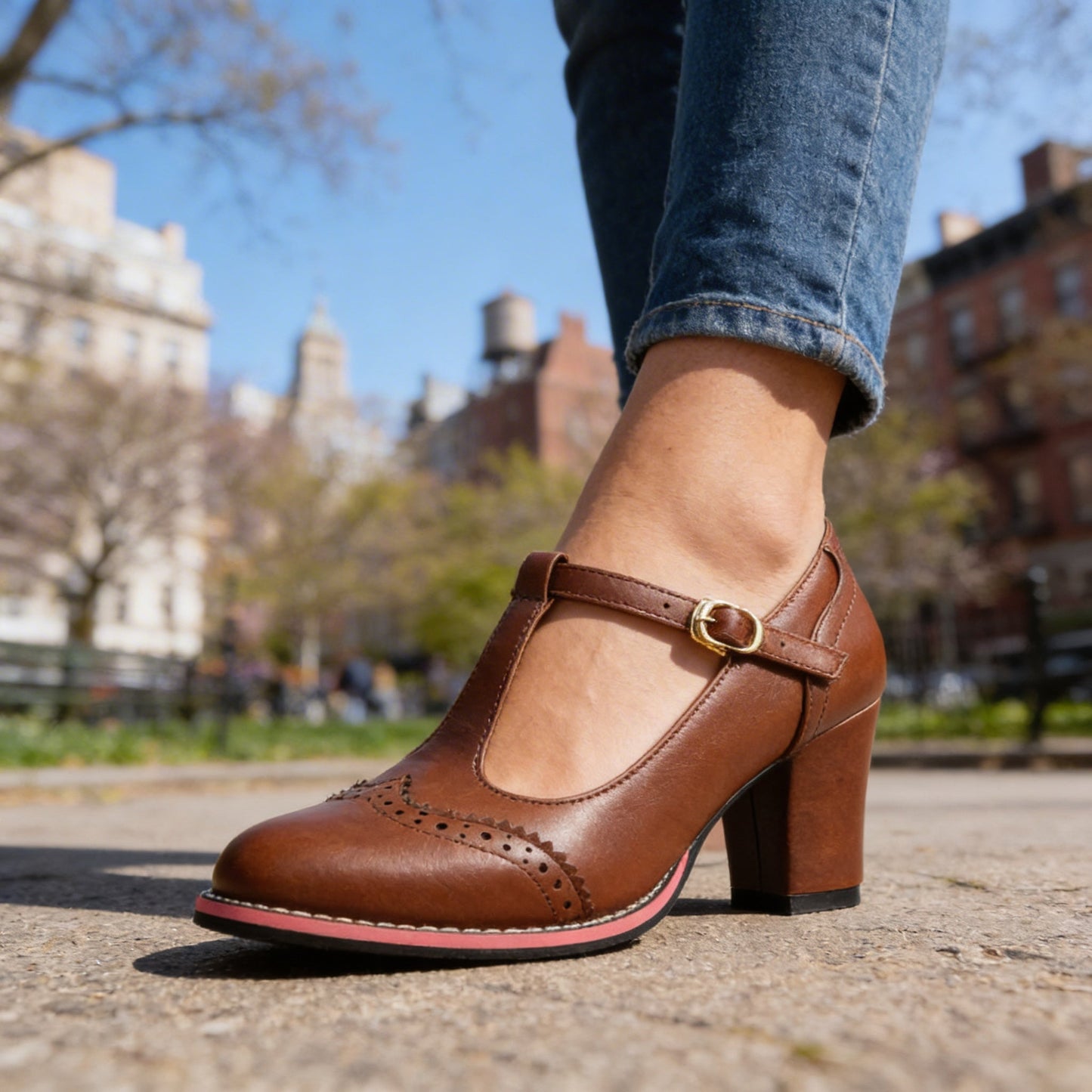 Elysia | Eleganta Mary Janes med T-Riemen och Stabil Klack